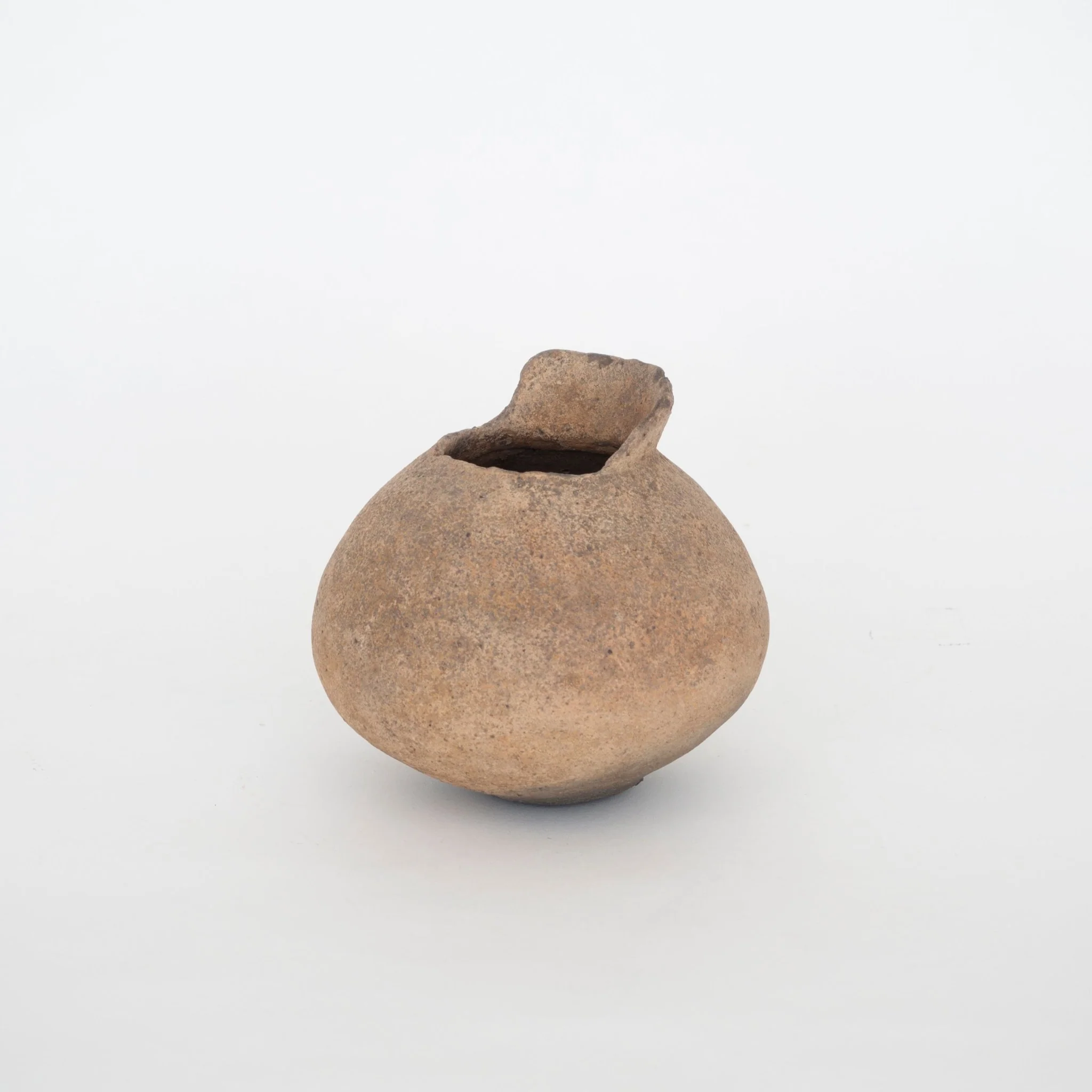 082 Unknown, Japan Ceramic Object - Image 3
