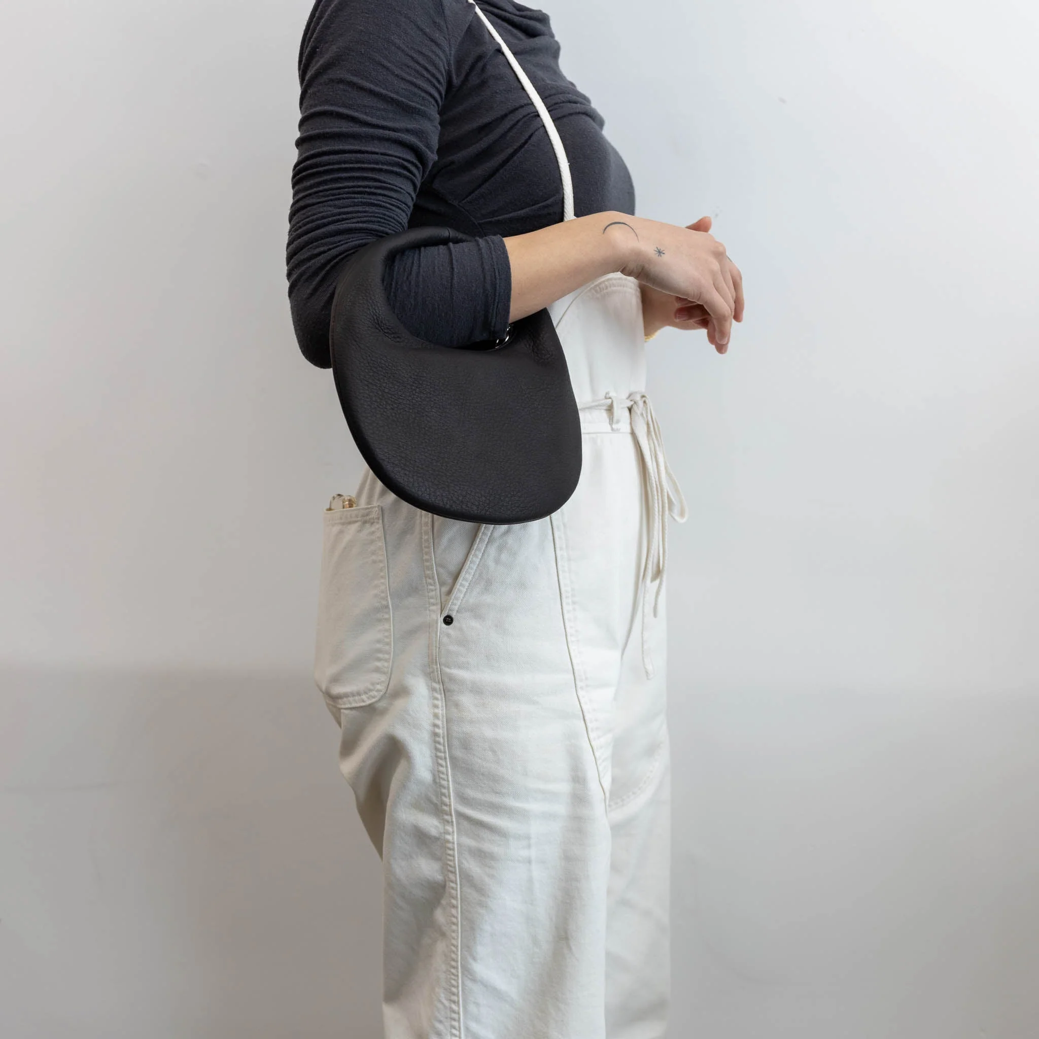 Aeta Deer Leather Round One Shoulder Bag Small DA58 - Image 5