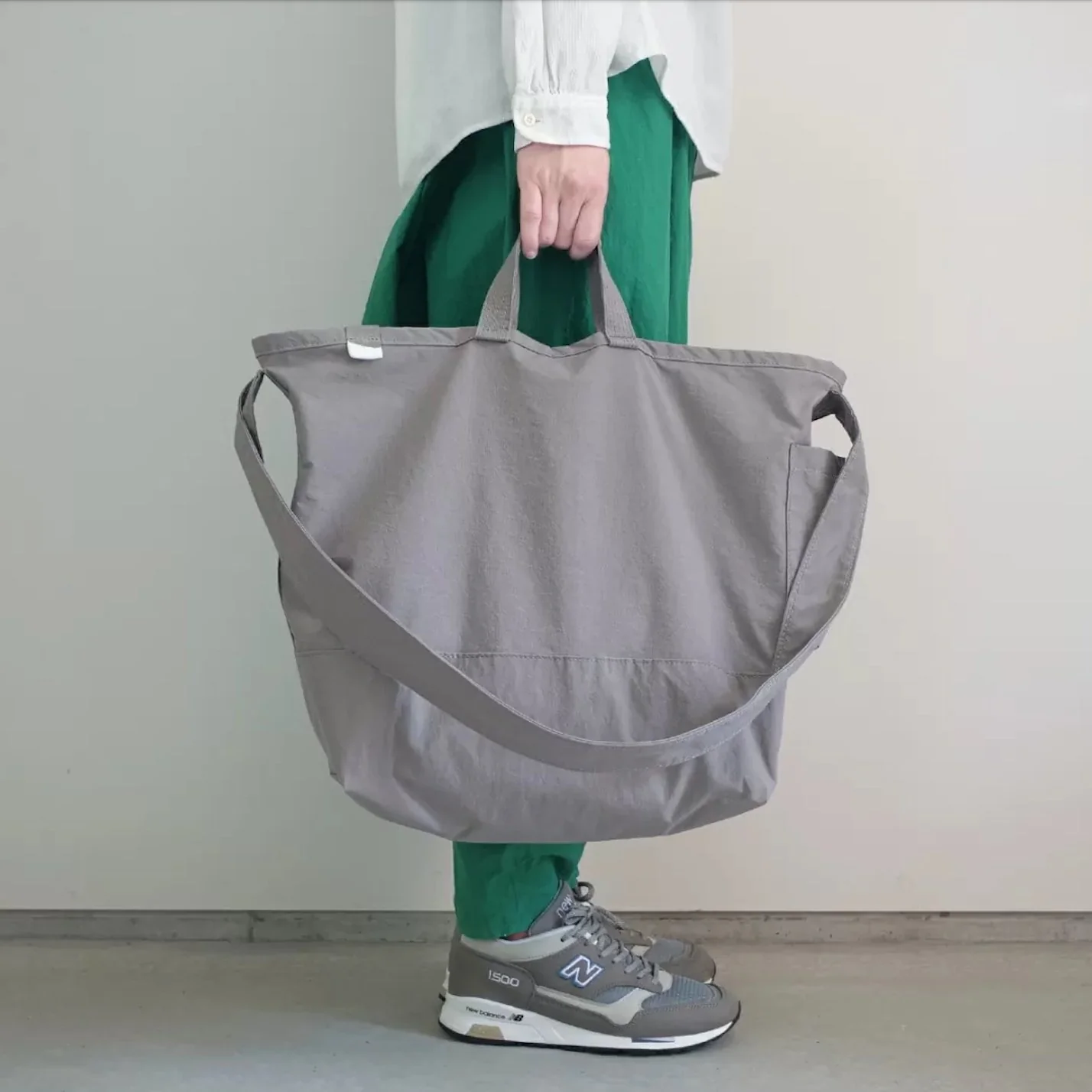ANUNFOLD Side Pocket Tote Bag - Gray - Image 5