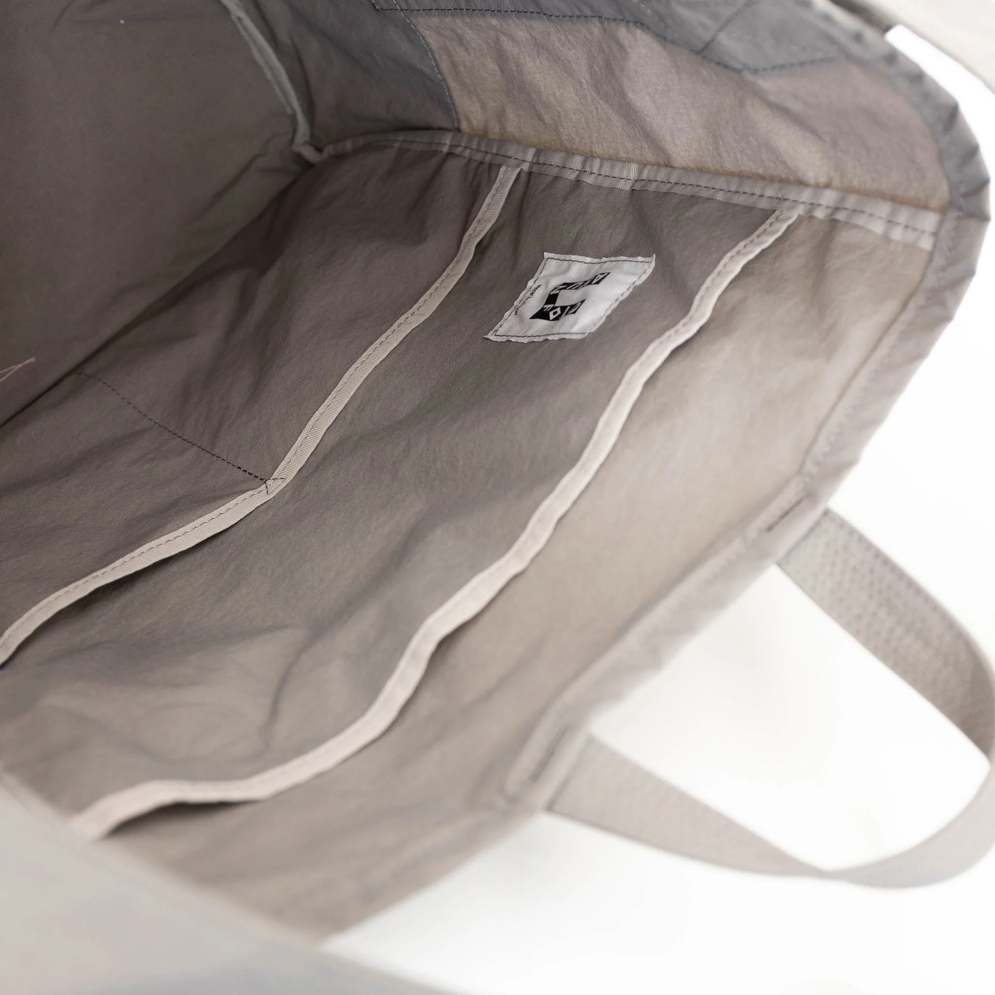 ANUNFOLD Side Pocket Tote Bag - Gray - Image 7