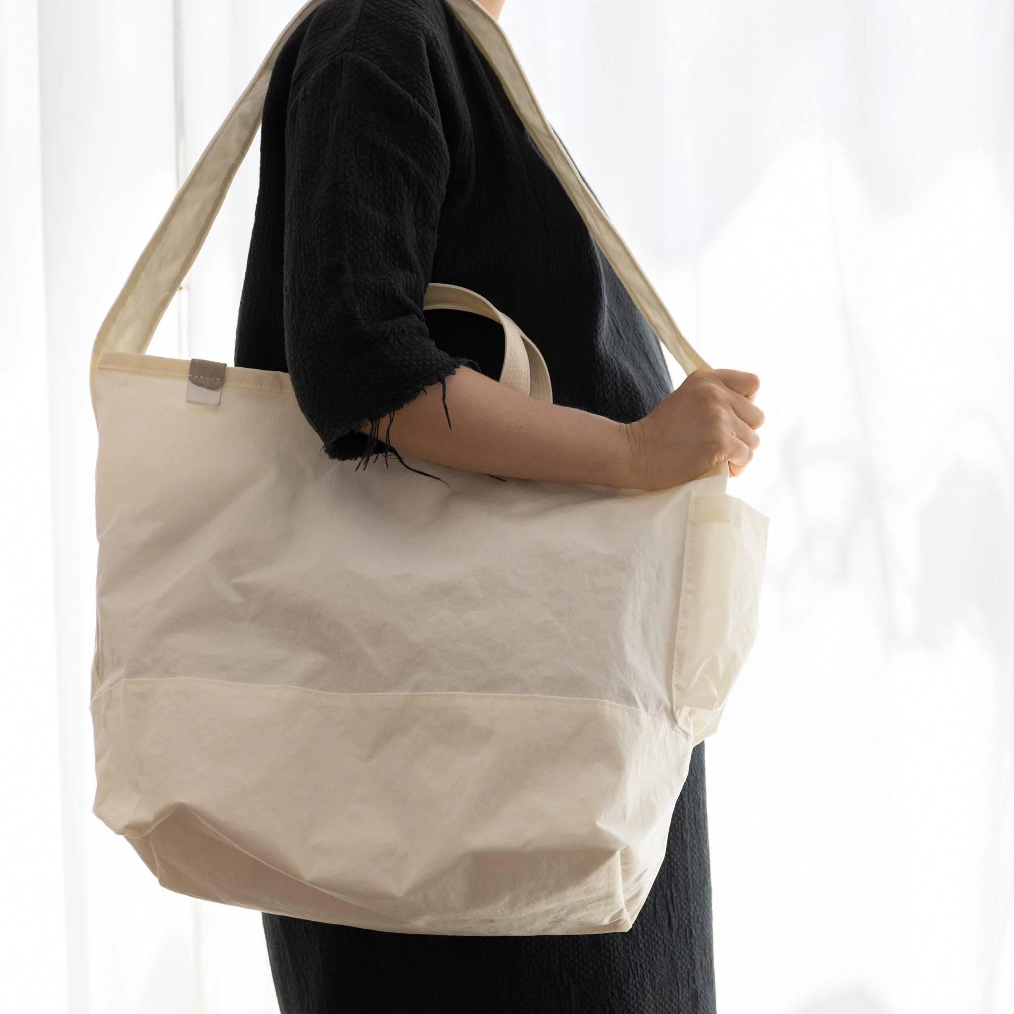 ANUNFOLD Side Pocket Tote Bag - White - Image 3