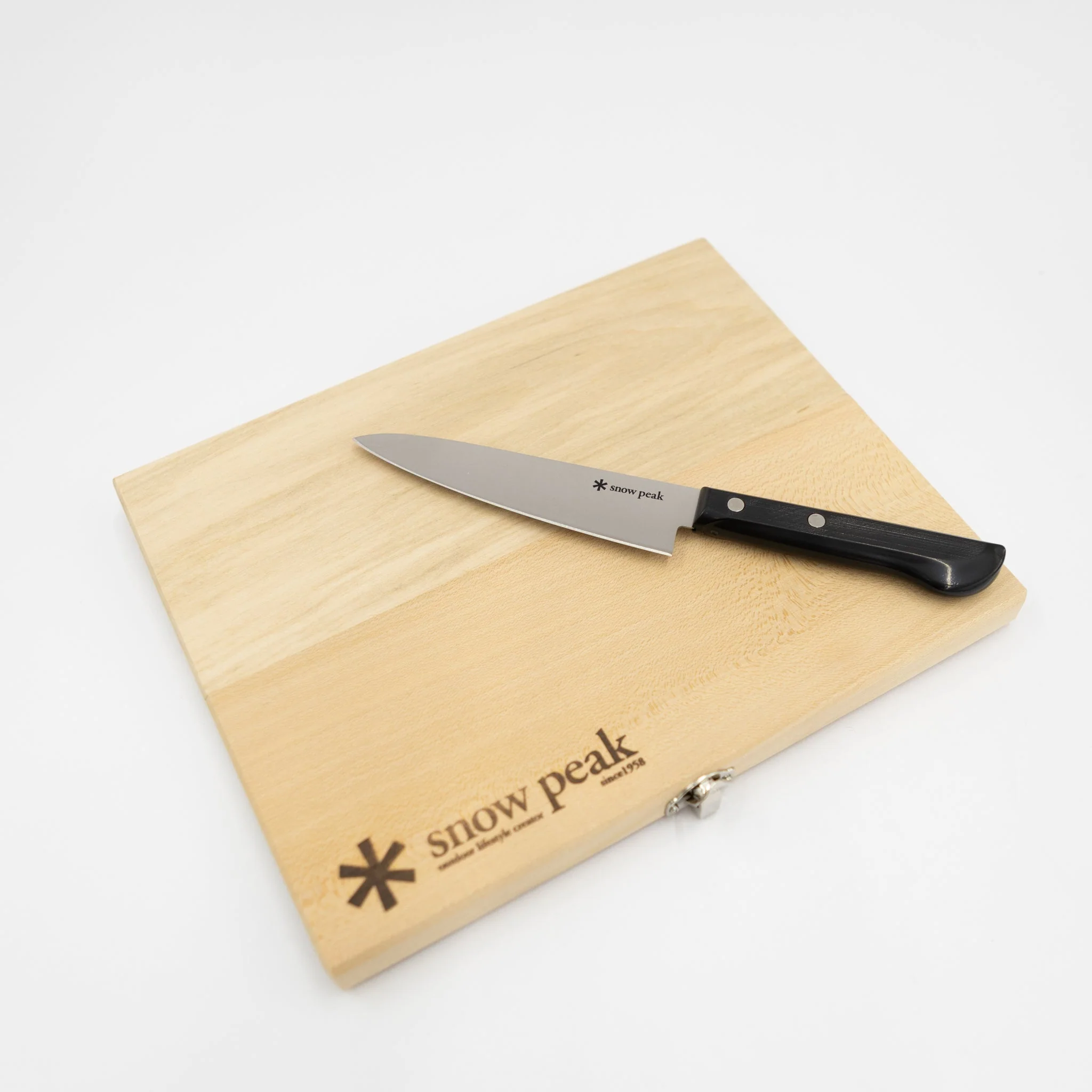 Snow Peak Cutting Board & Knife Set - Image 4