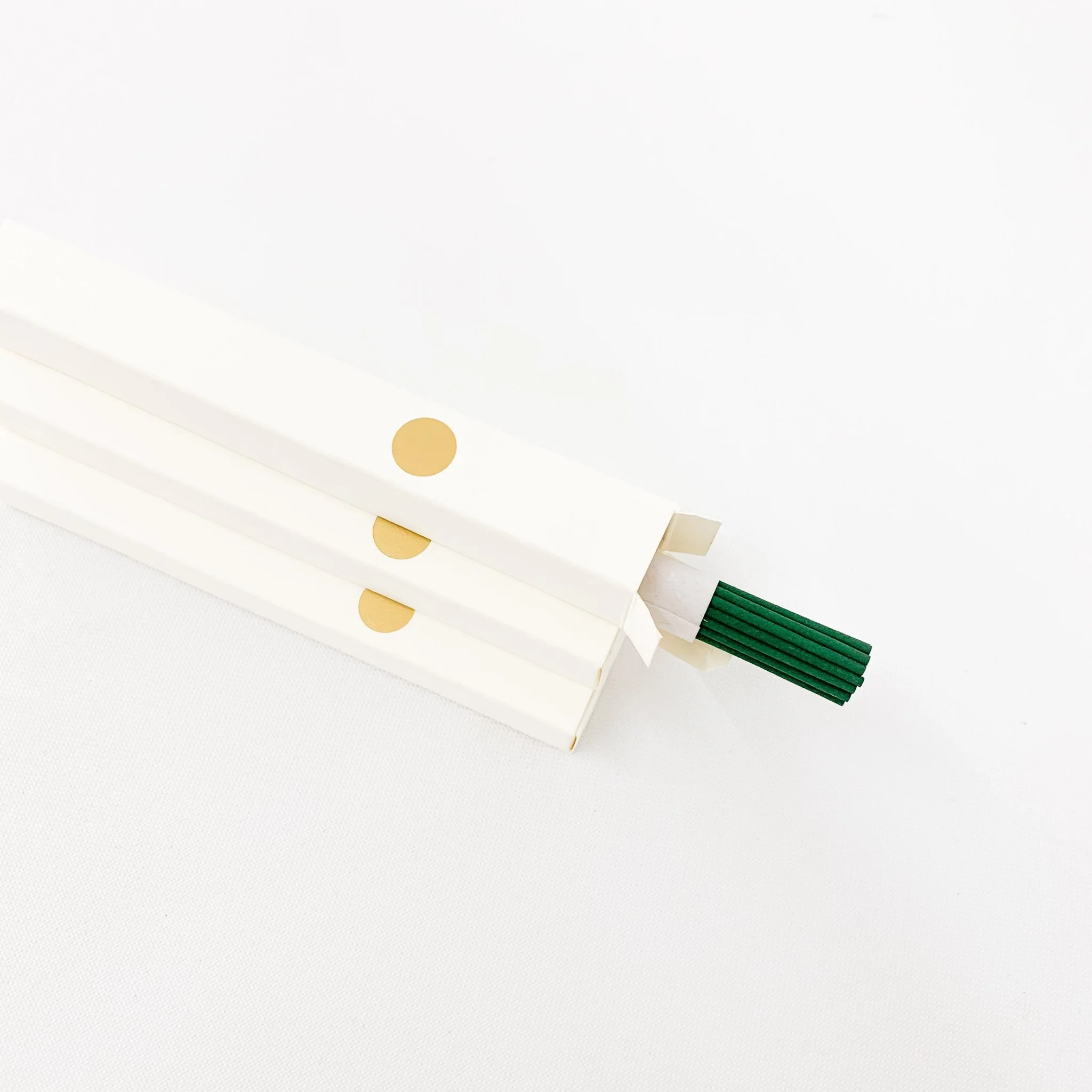 Golda Hiba Wood Incense - Image 4