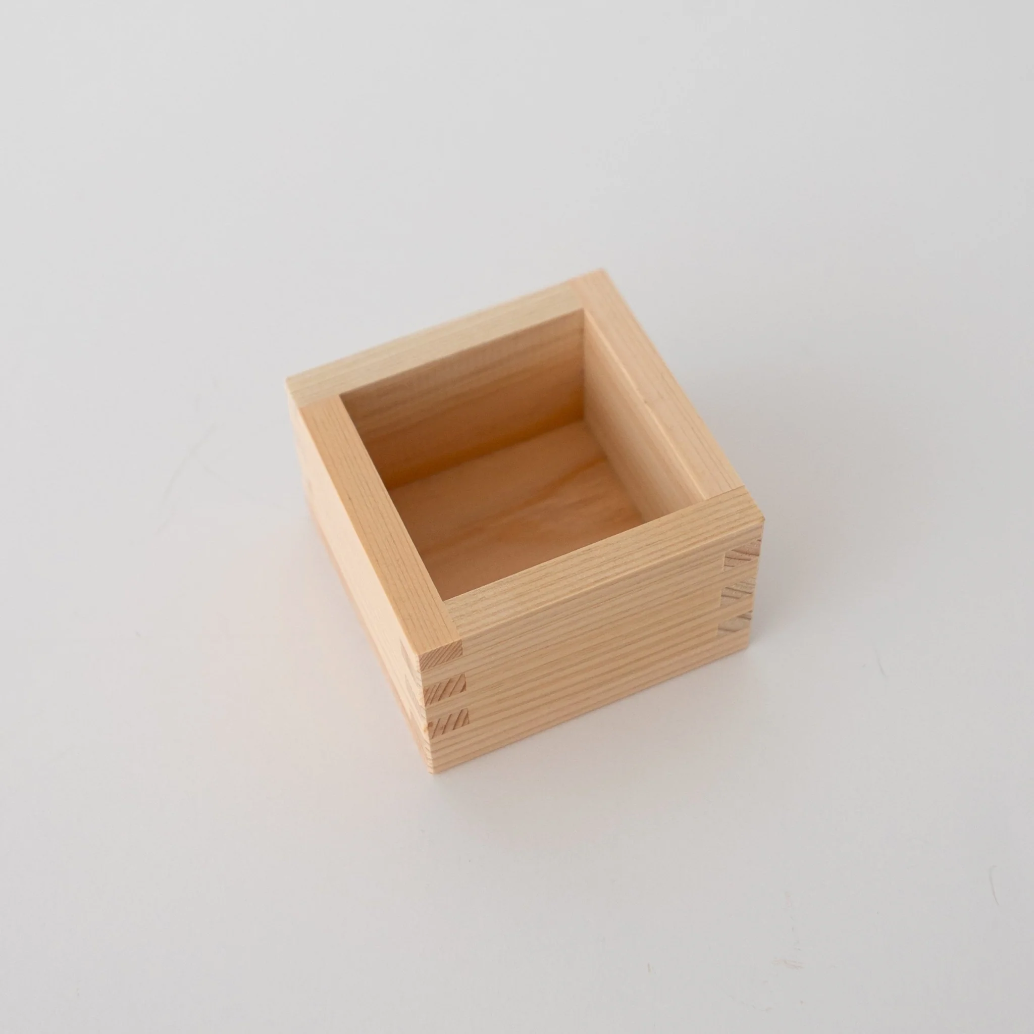 Hinoki Kimasu Sake Drinking Box - Image 3
