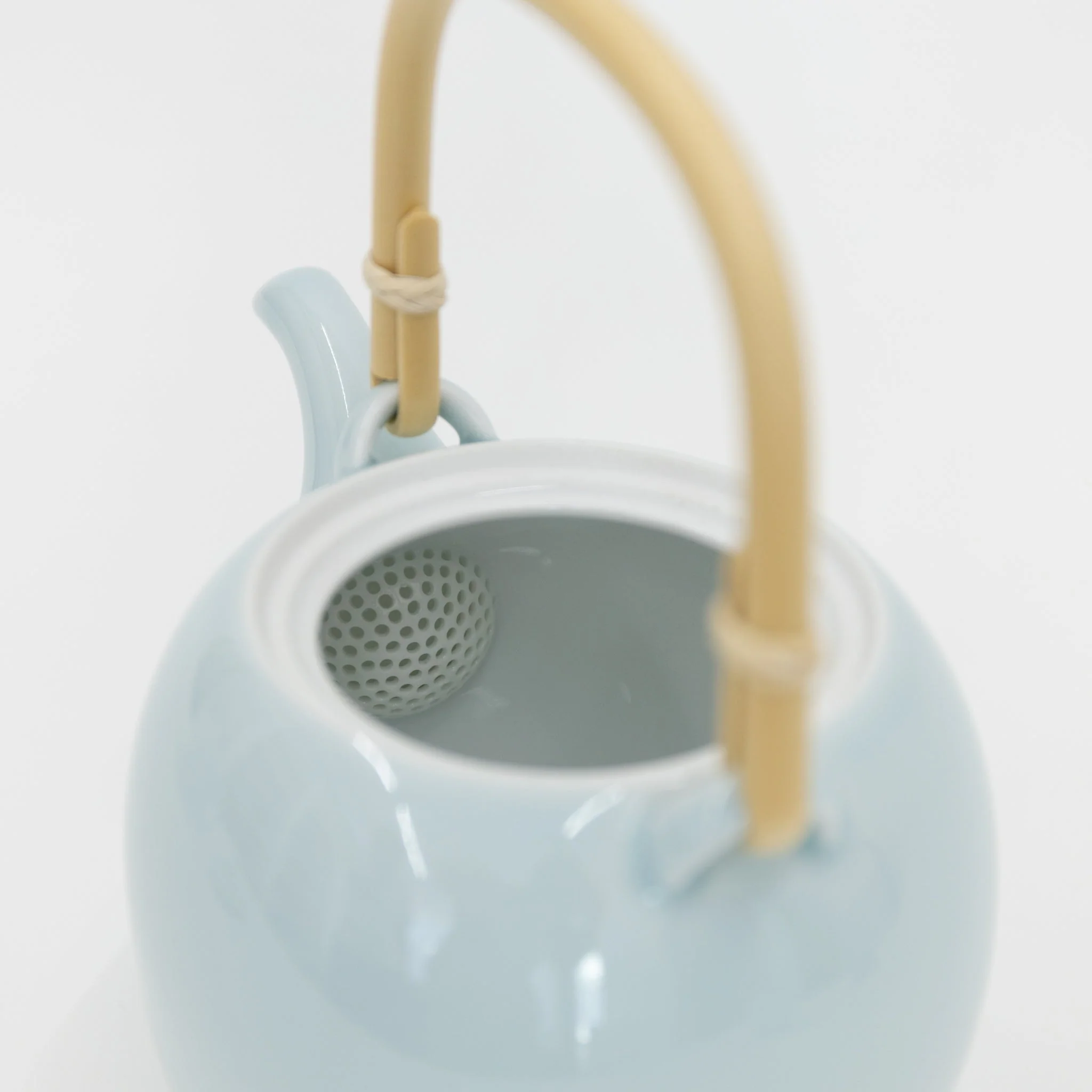 Hakusan Porcelain Mayu Teapot - Image 5
