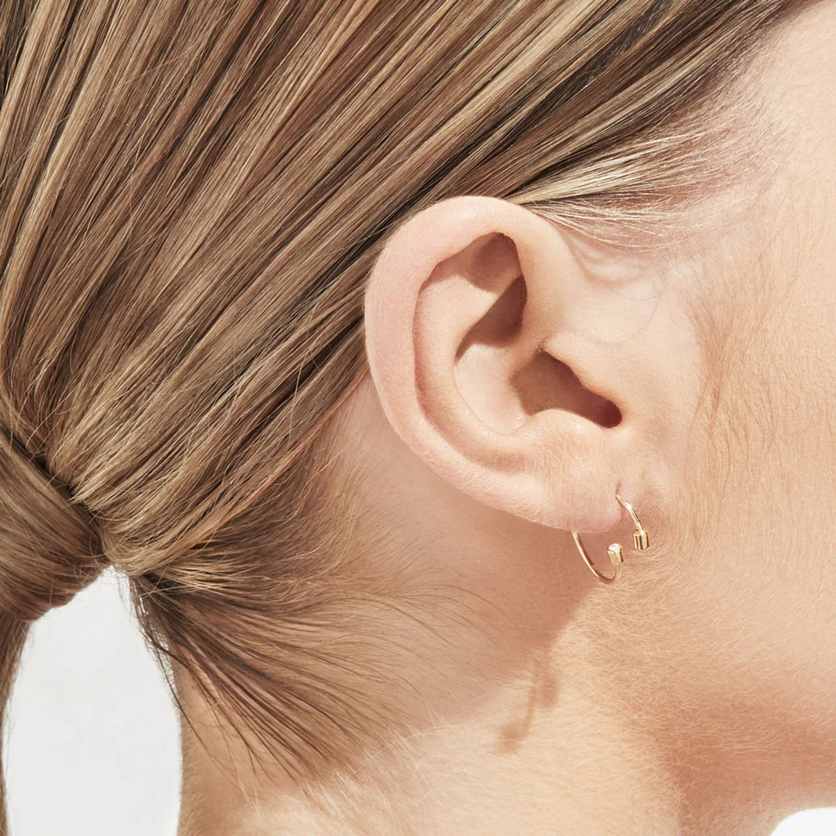 Shihara Diamond Twist Round Earring 01 - Image 3