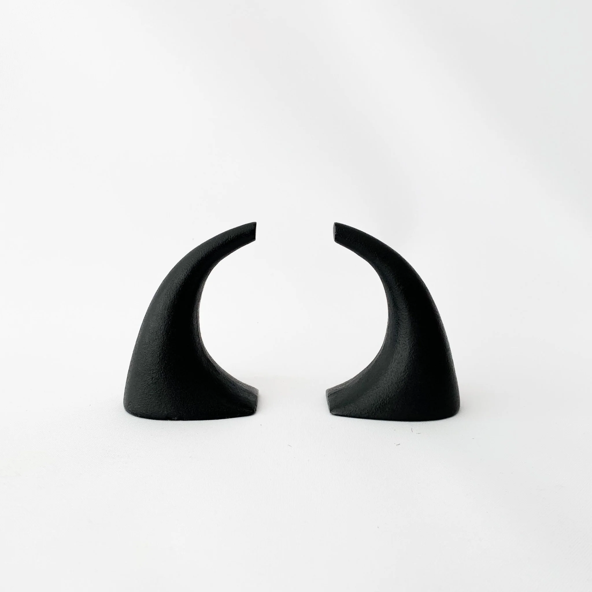 Tsuno "Horn" Iron Bookends - Image 3